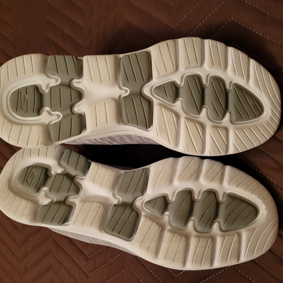 Skechers Gray Athletic Shoes - Picture 5 of 6